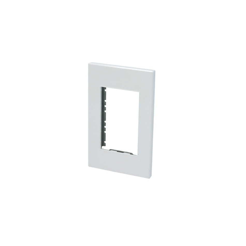 Placa 1 módulo 1/1, línea Premium, color blanco Surtek P603B